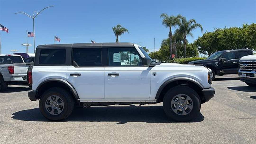 2026 Ford Bronco Big Bend - Image 2