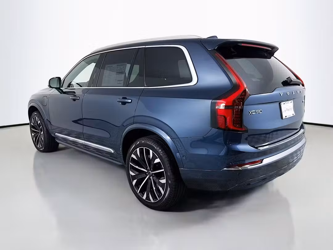 2026 Volvo Xc90 Plug-In Hybrid T8 Plus - Image 3