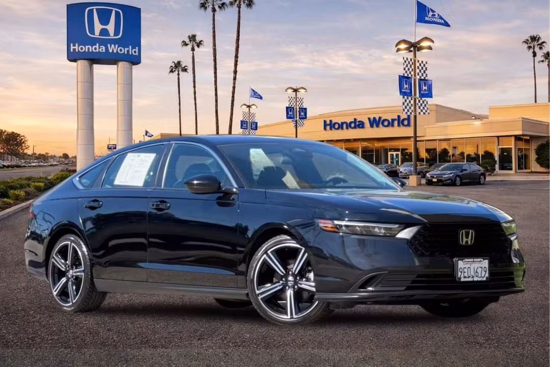 2023 Honda Accord Hybrid Sport - Image 2
