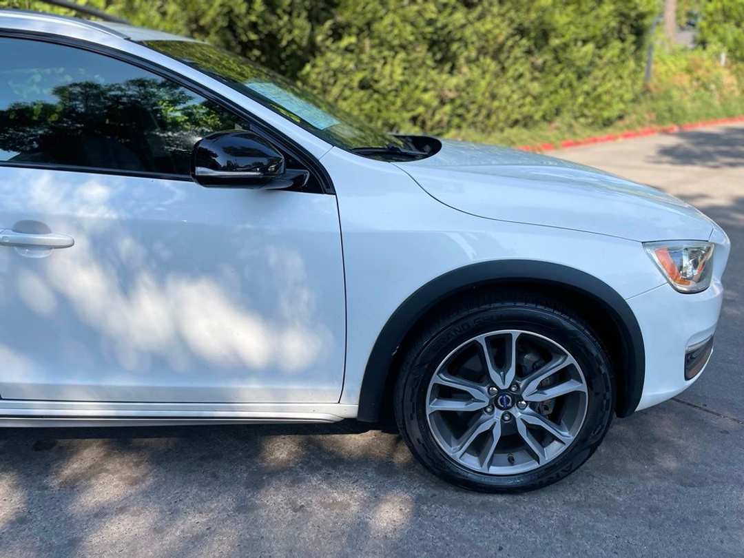 2015 Volvo V60 Cross Country T5 - Image 2