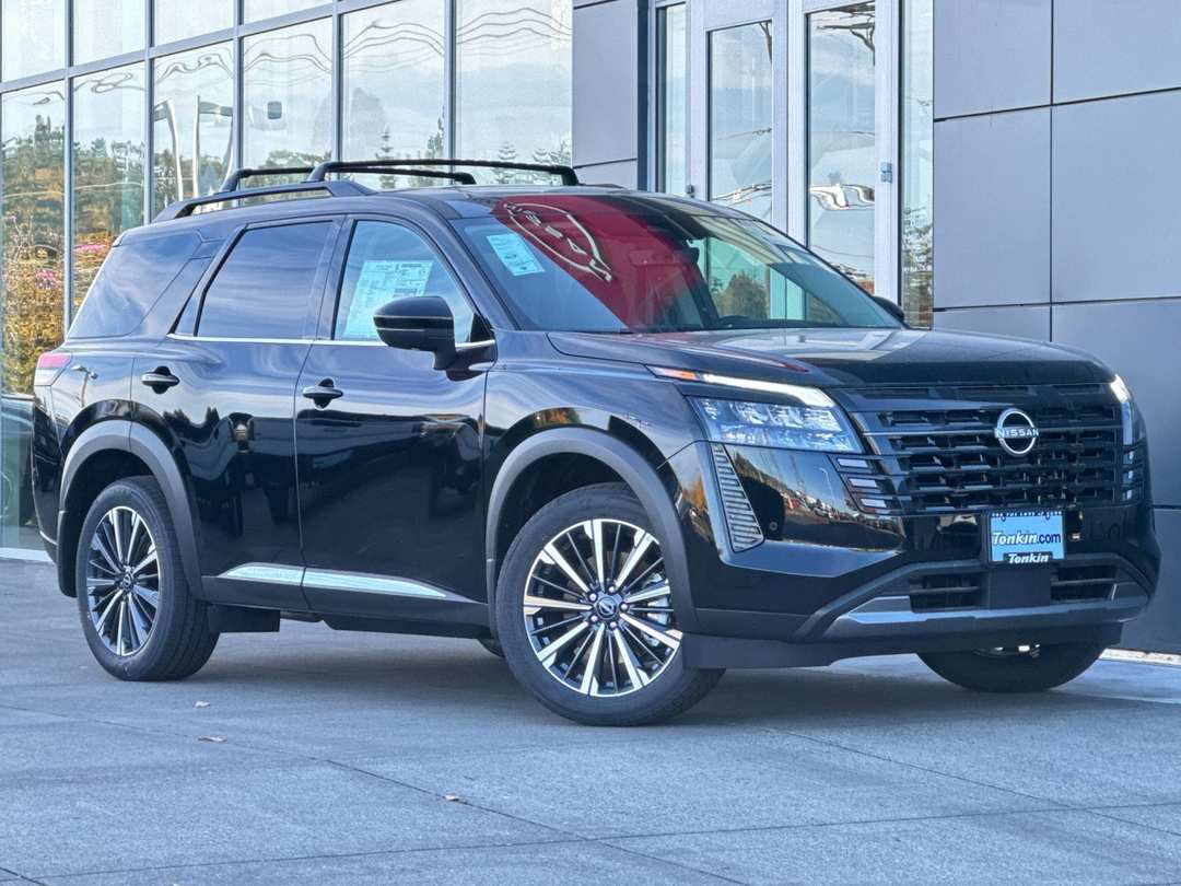 2026 Nissan Pathfinder Platinum - Image 2