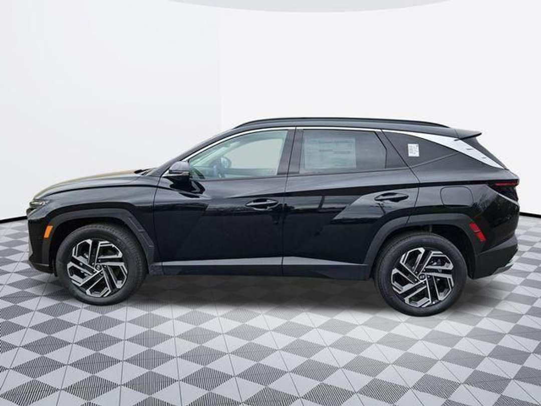 2026 Hyundai Tucson Hybrid Limited - Image 3