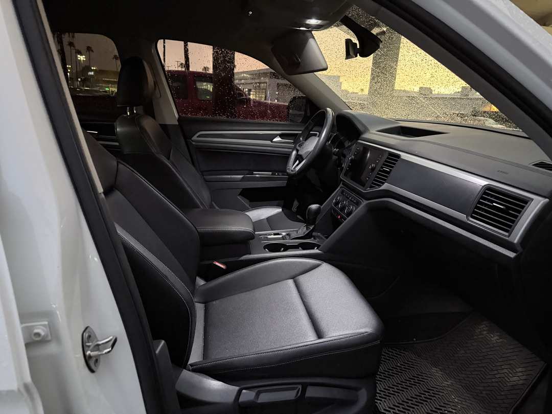 2021 Volkswagen Atlas 3.6L V6 SE w/Technology RLine - Image 2