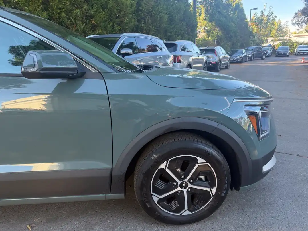 2025 Kia Niro EX - Image 3