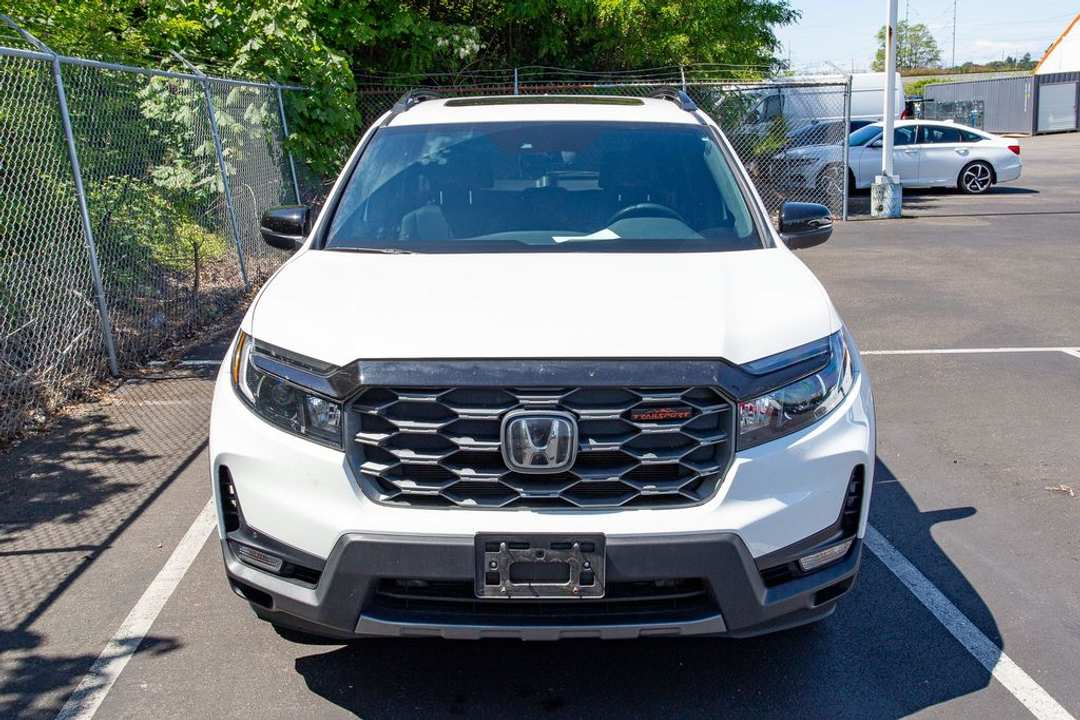 2023 Honda Passport TrailSport - Image 2