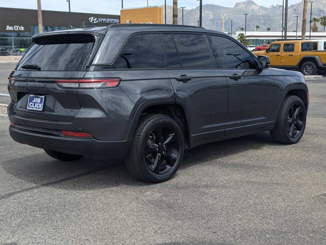 2022 Jeep Grand Cherokee Altitude - Image 2
