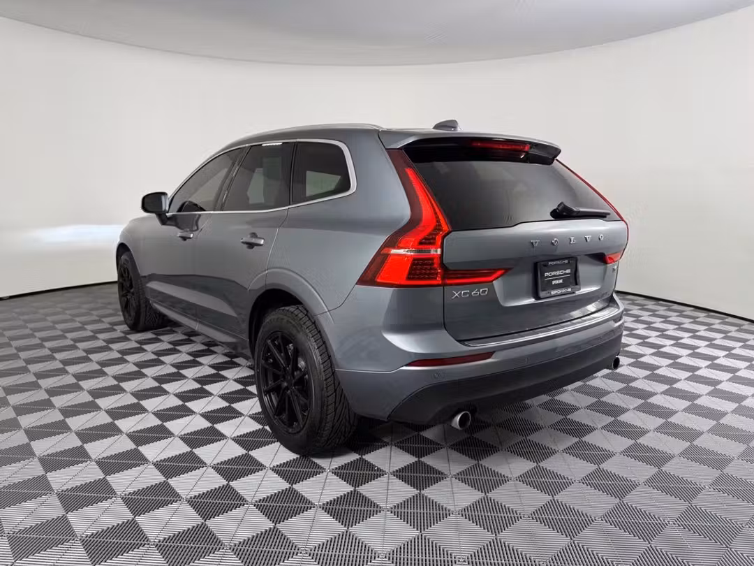2021 Volvo Xc60 T6 Momentum - Image 3