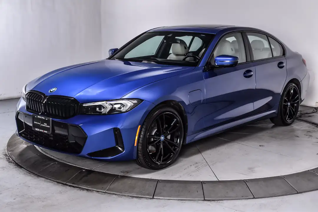 2024 BMW 3 Series 330e xDrive - Image 3