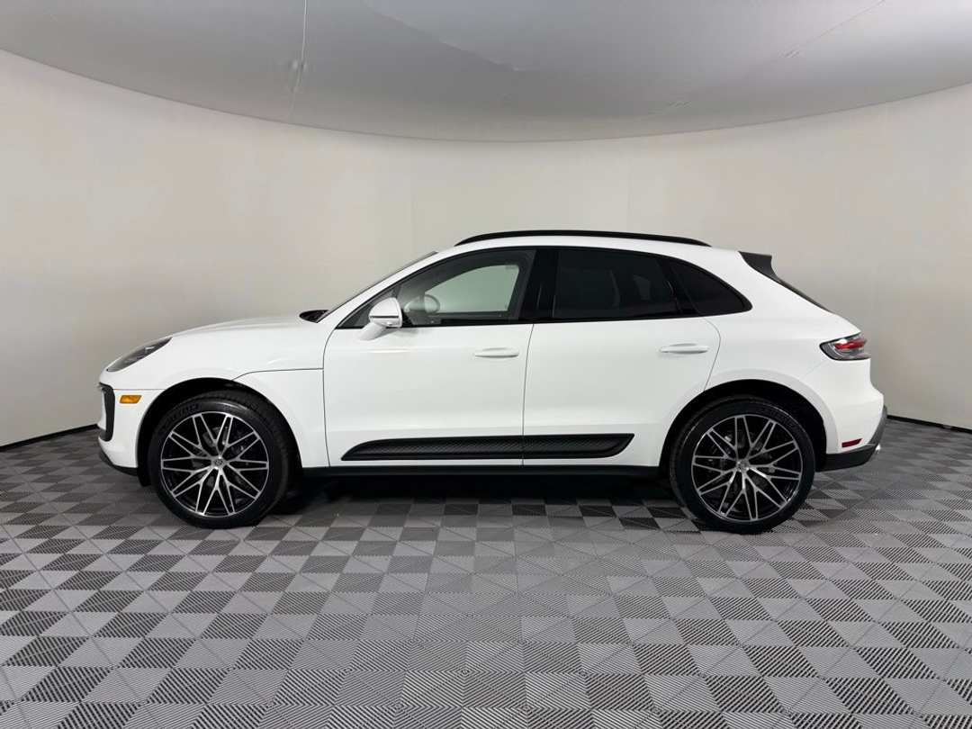2026 Porsche Macan - Image 2