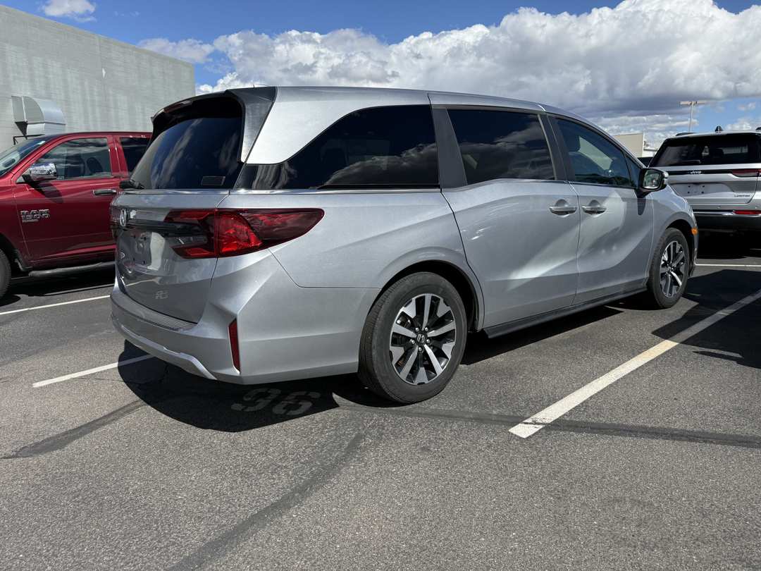 2025 Honda Odyssey EXL - Image 3