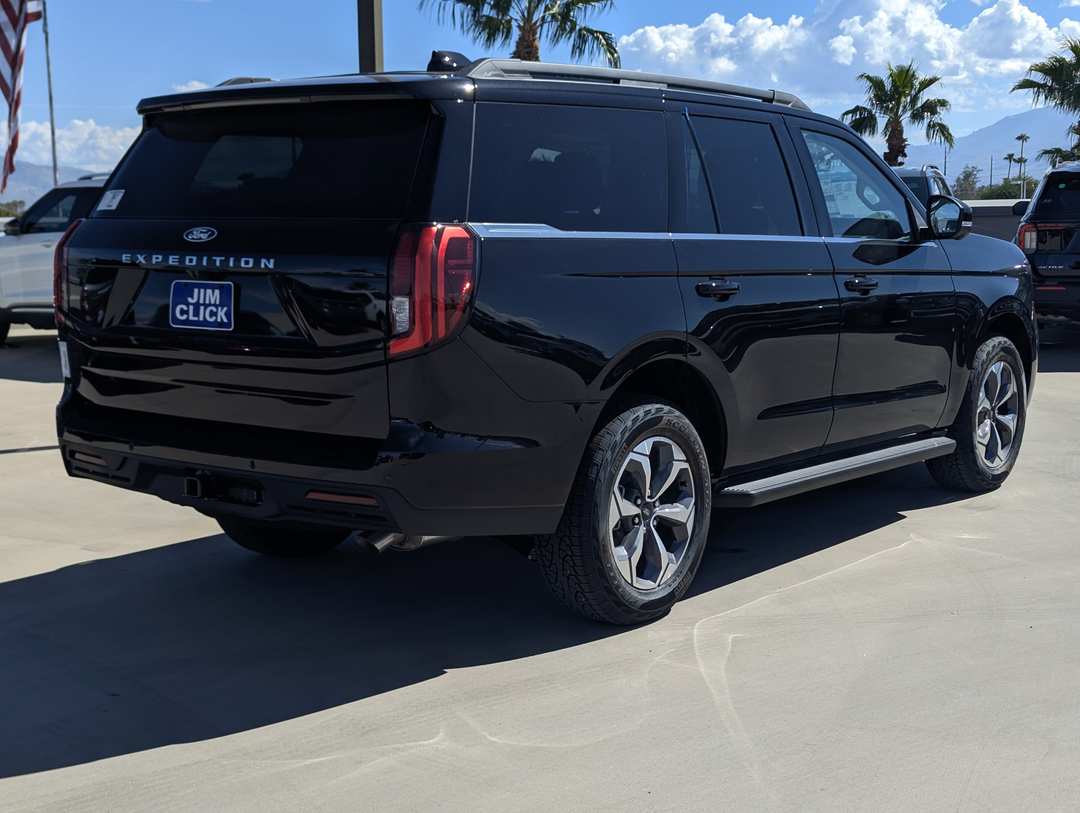 2027 Ford Expedition Active - Image 2