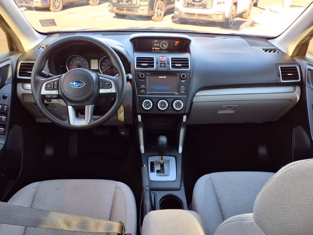 2018 Subaru Forester 2.5i - Image 2