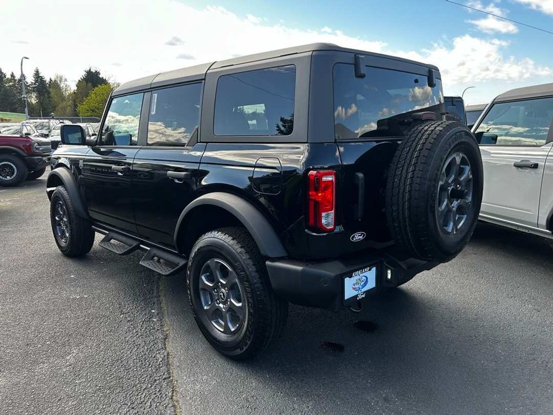 2026 Ford Bronco Big Bend - Image 3