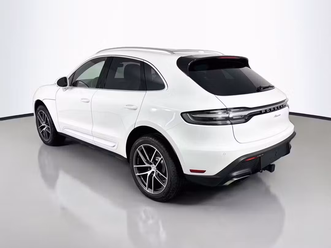 2026 Porsche Macan - Image 3