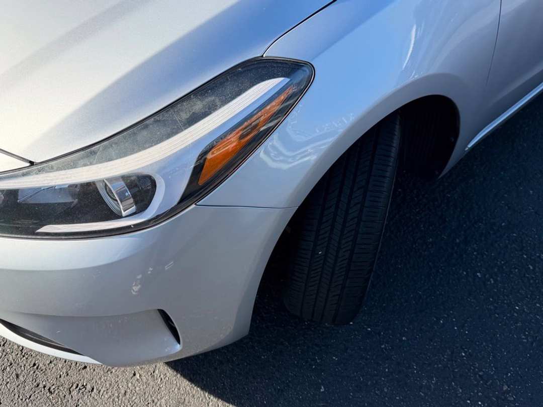 2017 Kia Forte5 LX - Image 2