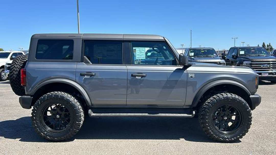 2026 Ford Bronco Big Bend - Image 2