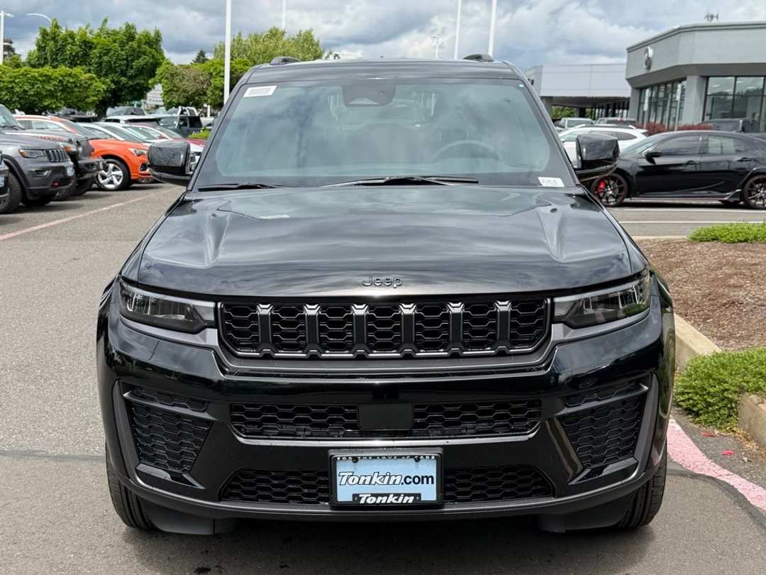 2026 Jeep Grand Cherokee Altitude - Image 3