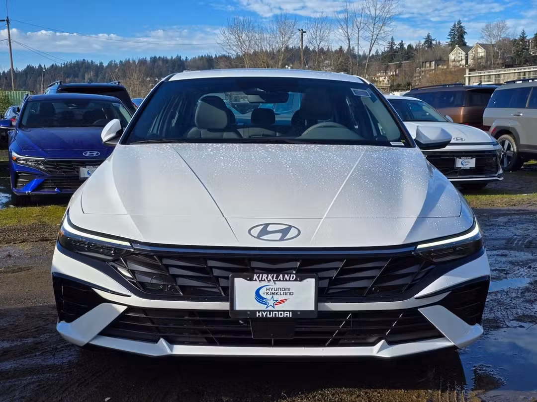 2025 Hyundai Elantra SEL Convenience - Image 2