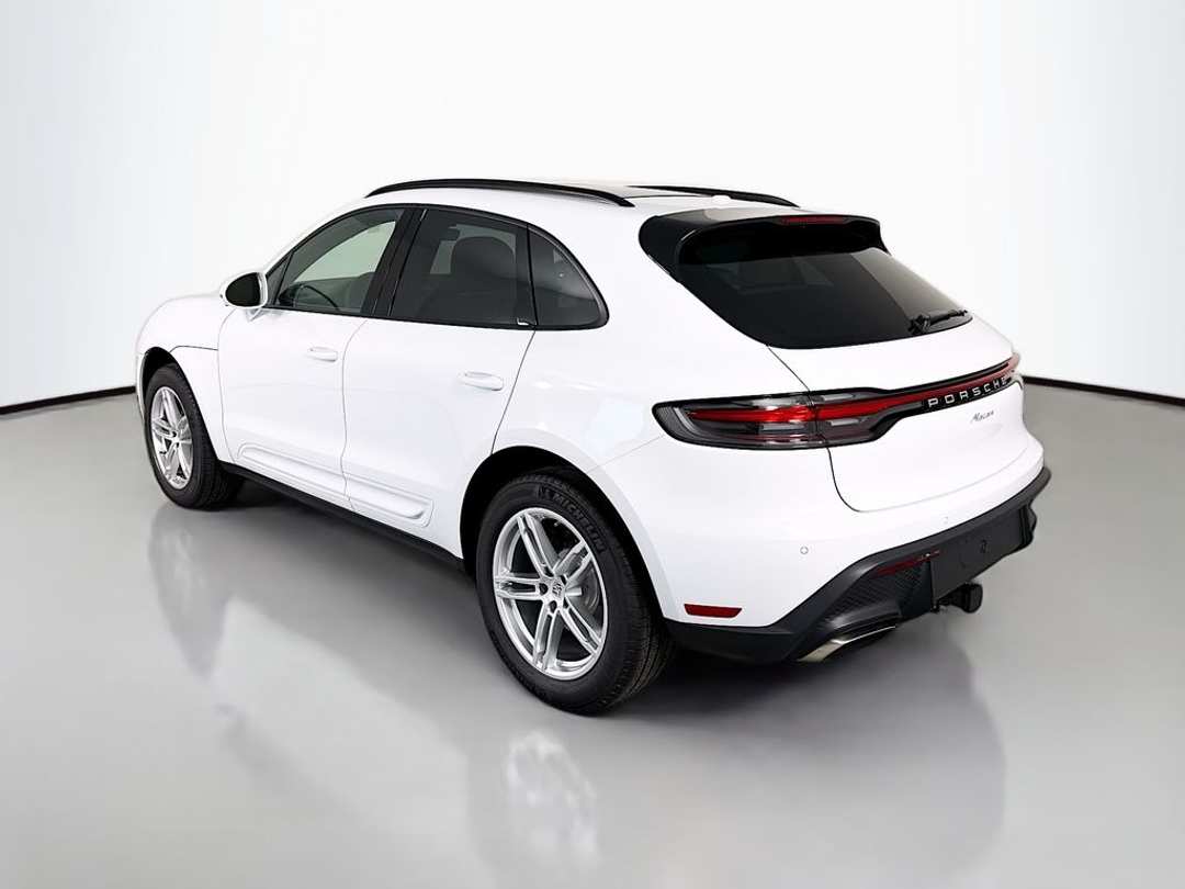 2026 Porsche Macan - Image 3