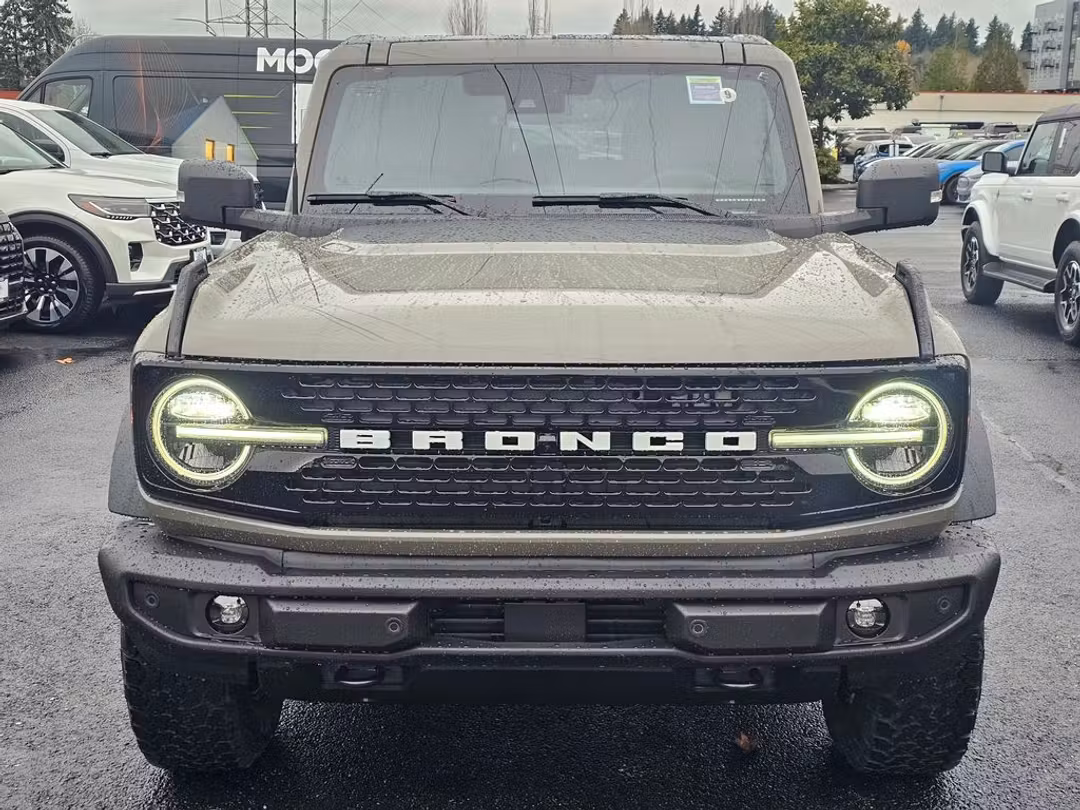 2025 Ford Bronco Outer Banks - Image 2