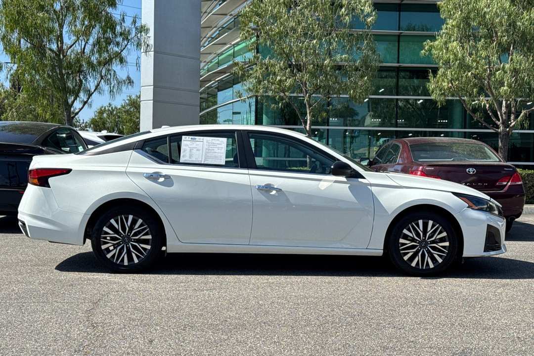 2025 Nissan Altima 2.5 SV - Image 3