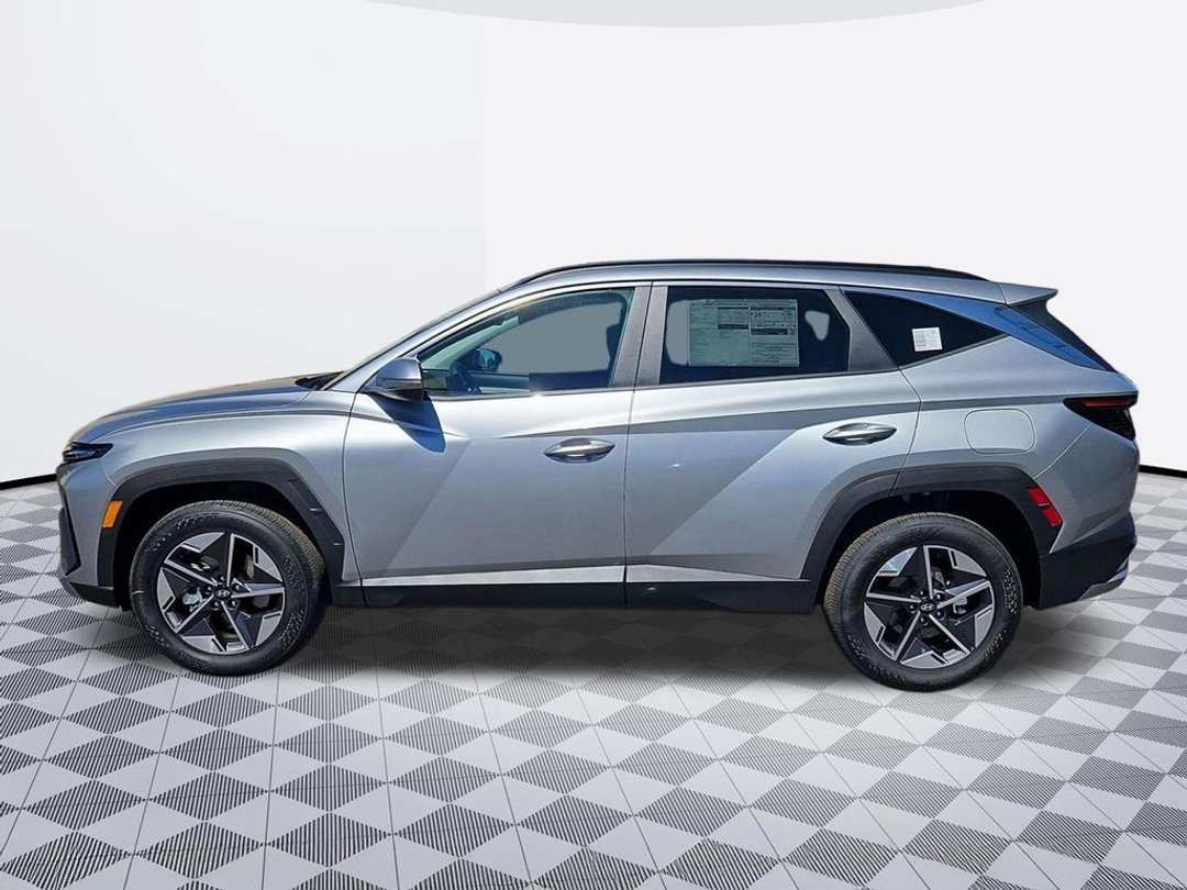 2026 Hyundai Tucson SEL Premium - Image 3