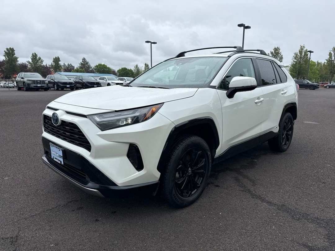 2022 Toyota Rav4 Hybrid SE - Image 3
