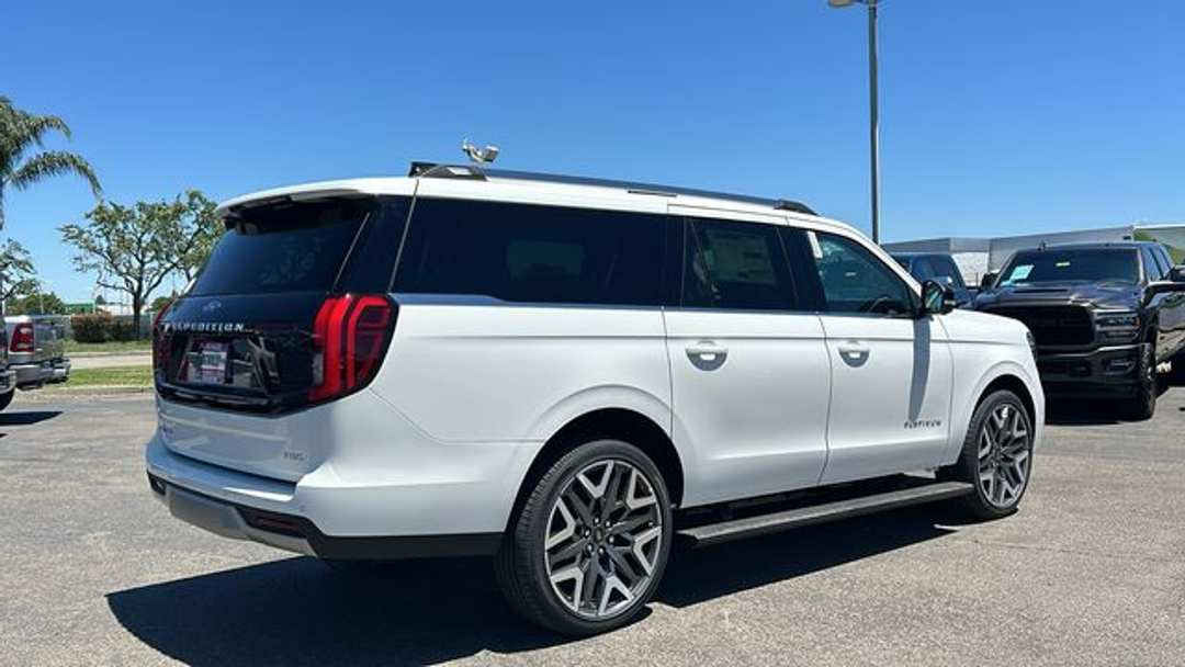 2026 Ford Expedition Max Platinum - Image 3