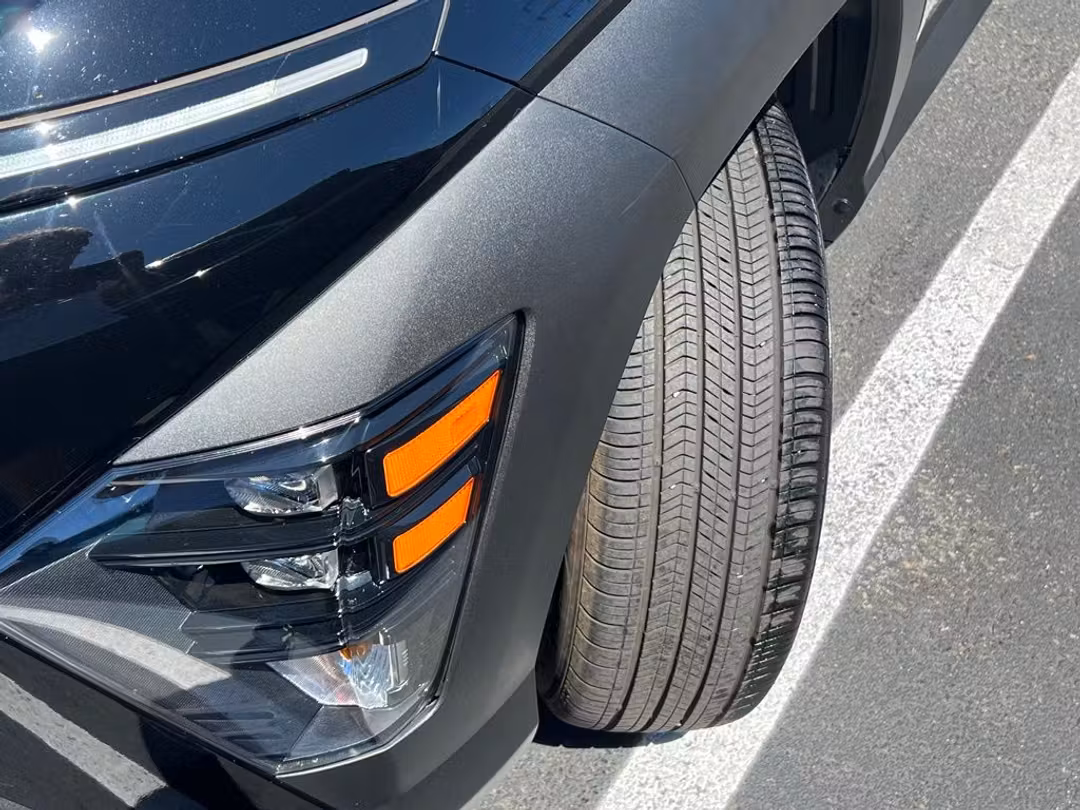 2025 Hyundai Kona SE - Image 3