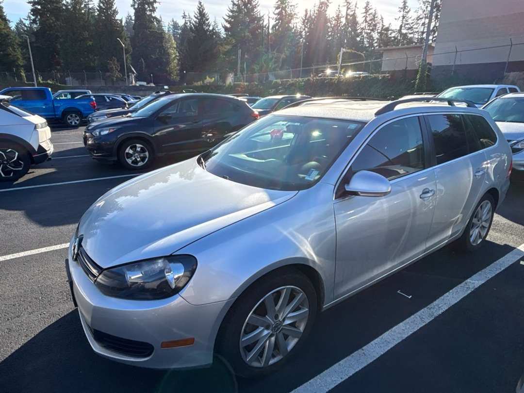 2012 Volkswagen Jetta Sportwagen 2.0L TDI - Image 2