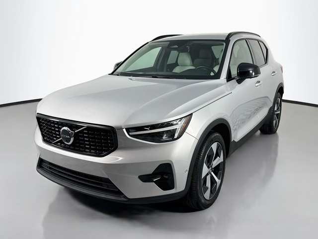 2025 Volvo Xc40 B5 Plus Dark Theme