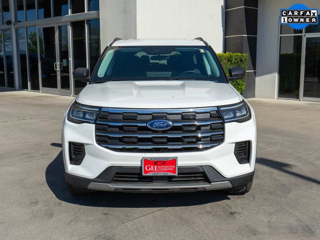 2025 Ford Explorer Active - Image 2