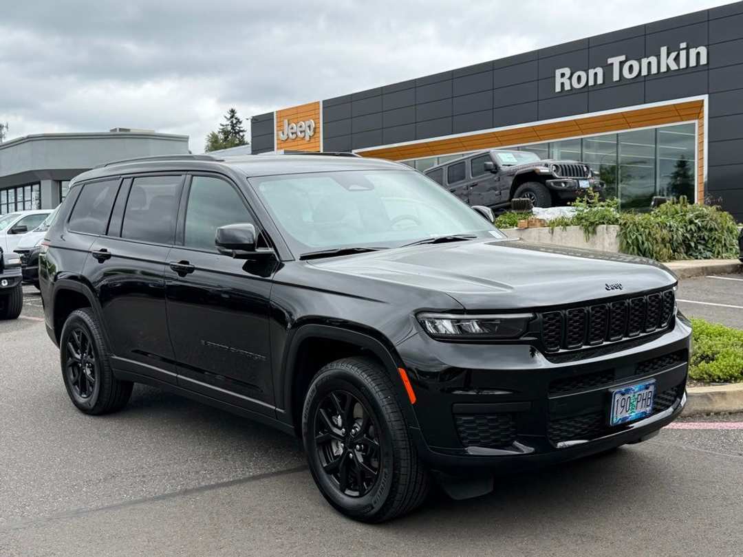 2025 Jeep Grand Cherokee L Altitude X - Image 2