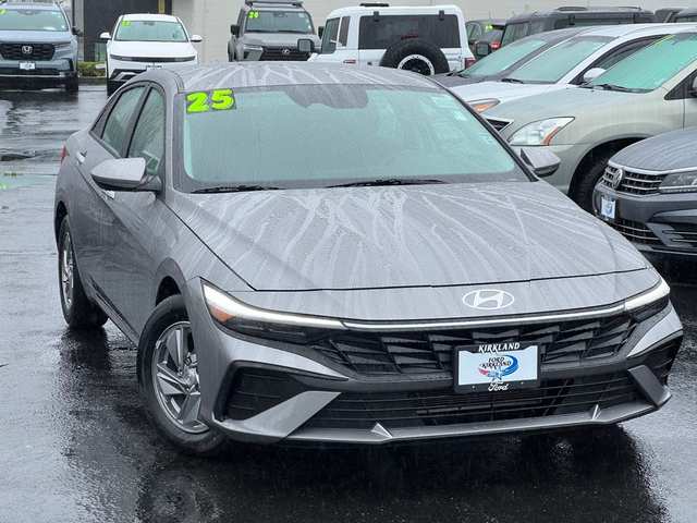 2025 Hyundai Elantra SE