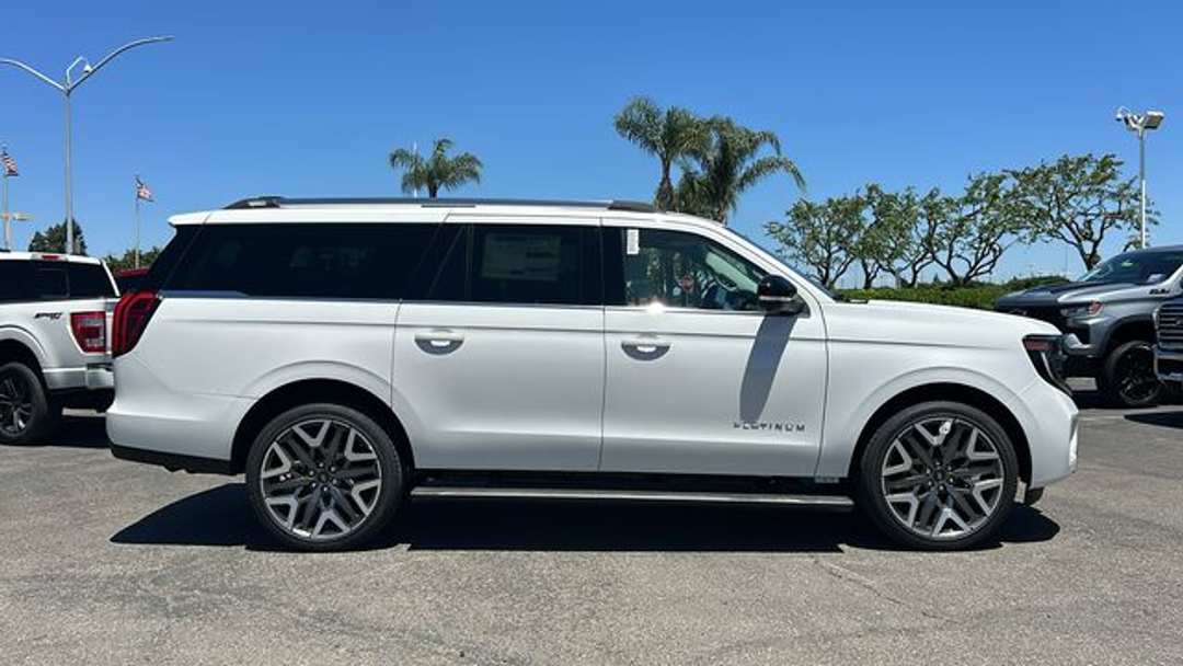 2026 Ford Expedition Max Platinum - Image 2