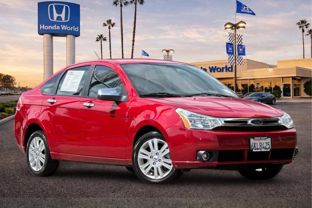 2010 Ford Focus SEL - Image 2