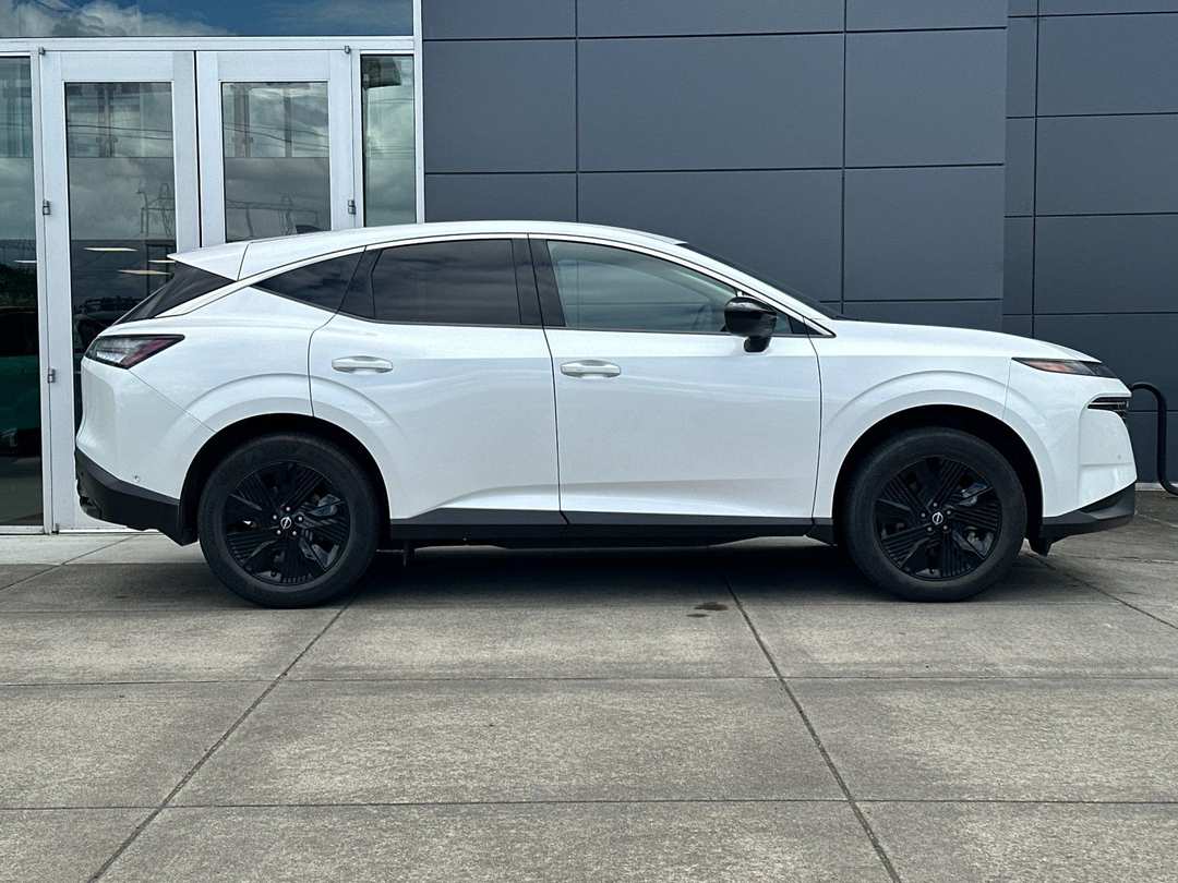 2025 Nissan Murano SV - Image 2