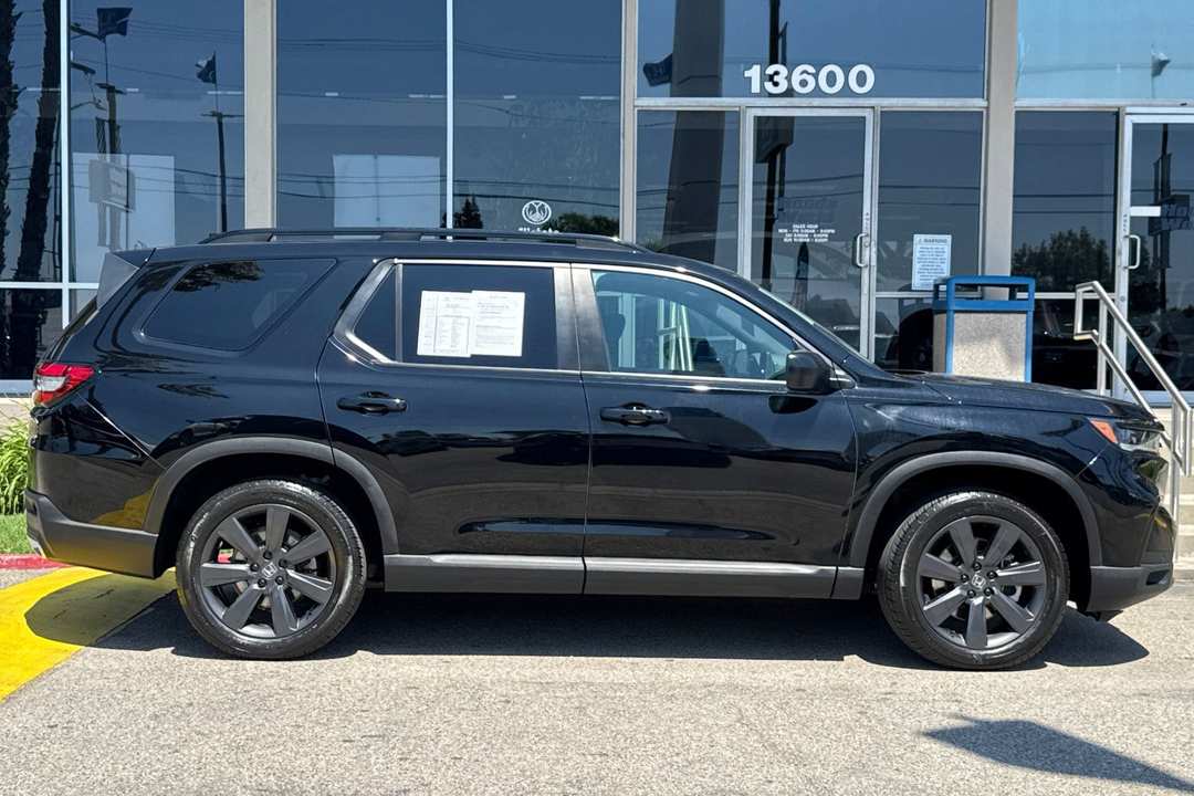 2025 Honda Pilot Sport - Image 3