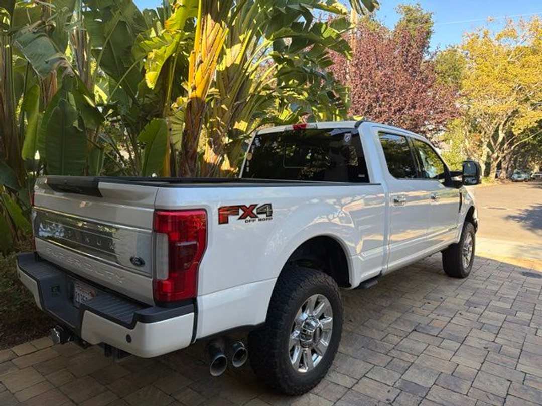 2017 Ford F-250Sd Platinum - Image 2
