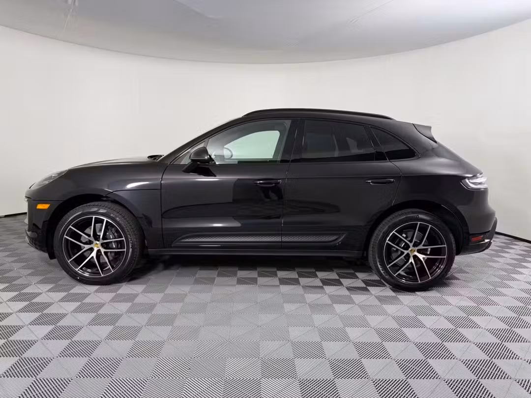 2026 Porsche Macan - Image 2