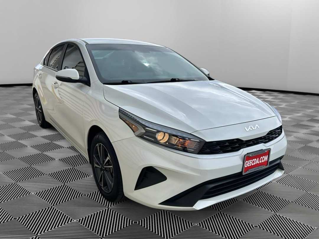 2024 Kia Forte LXS - Image 3
