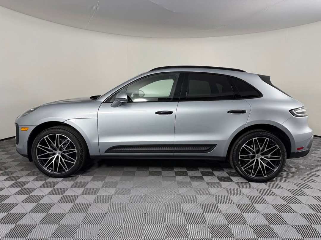 2026 Porsche Macan - Image 2