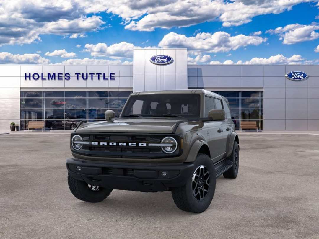 2026 Ford Bronco Outer Banks - Image 2