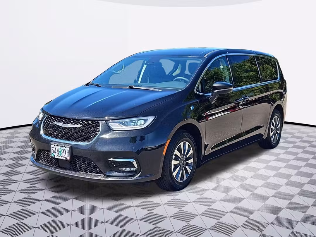 2024 Chrysler Pacifica Hybrid Select - Image 2