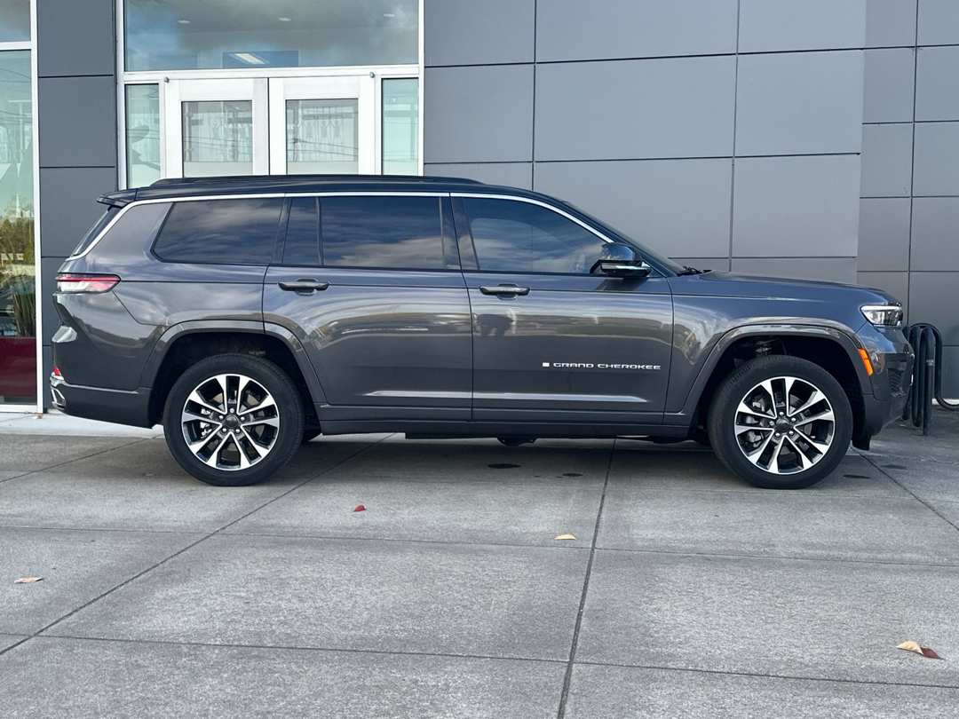2024 Jeep Grand Cherokee L Overland - Image 3