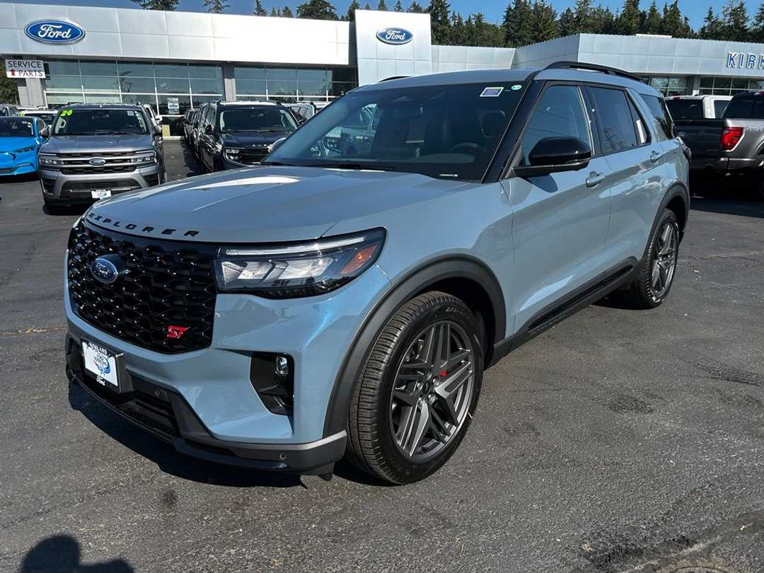 2026 Ford Explorer ST - Image 2