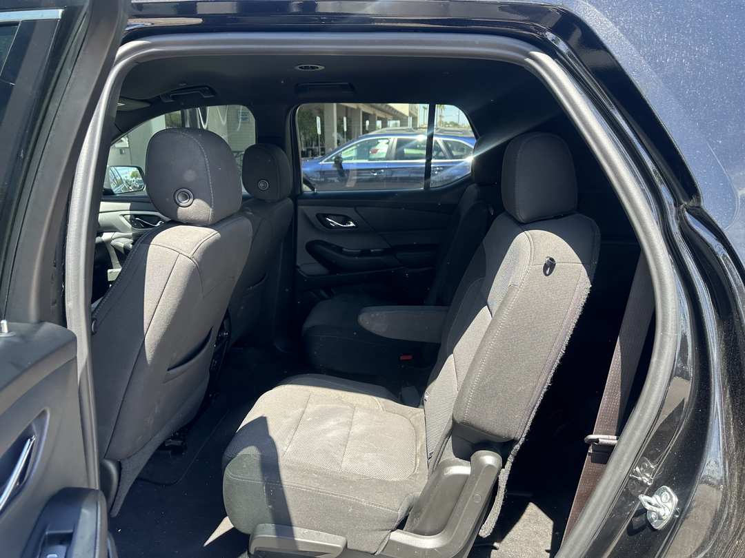 2023 Chevrolet Traverse LT Cloth - Image 3