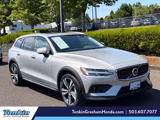 2025 Volvo V60 Cross Country B5 Plus