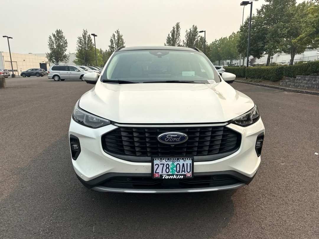 2023 Ford Escape Plug-In Hybrid Premium - Image 2