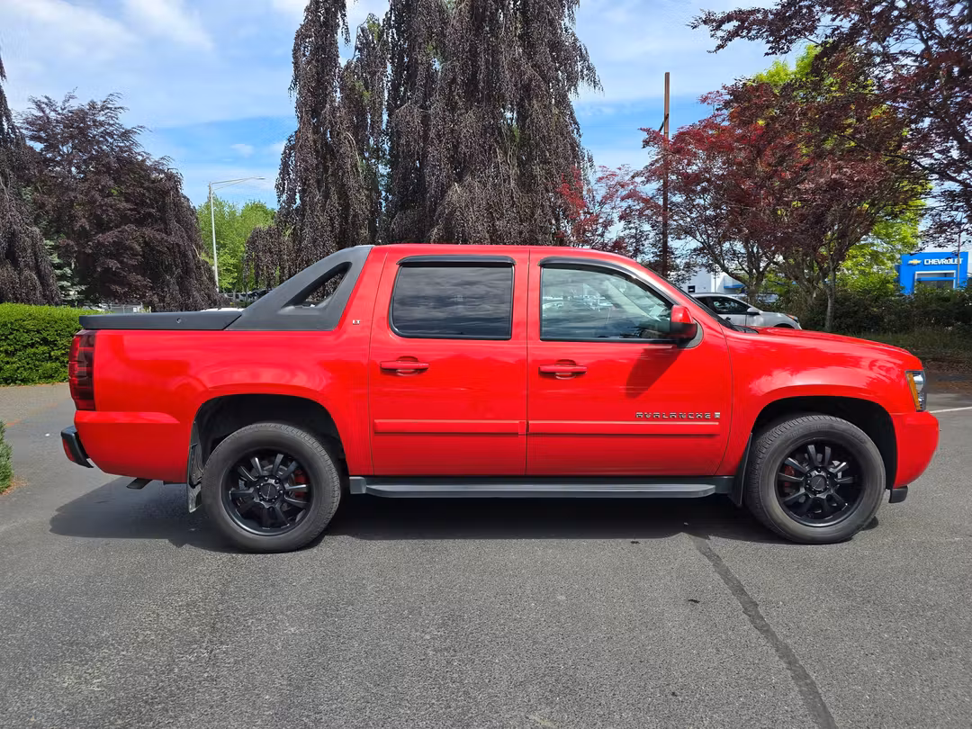 2009 Chevrolet Avalanche 1500 LT - Image 3